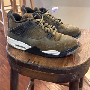size 10.5 jordan 4 se retro low craft olive