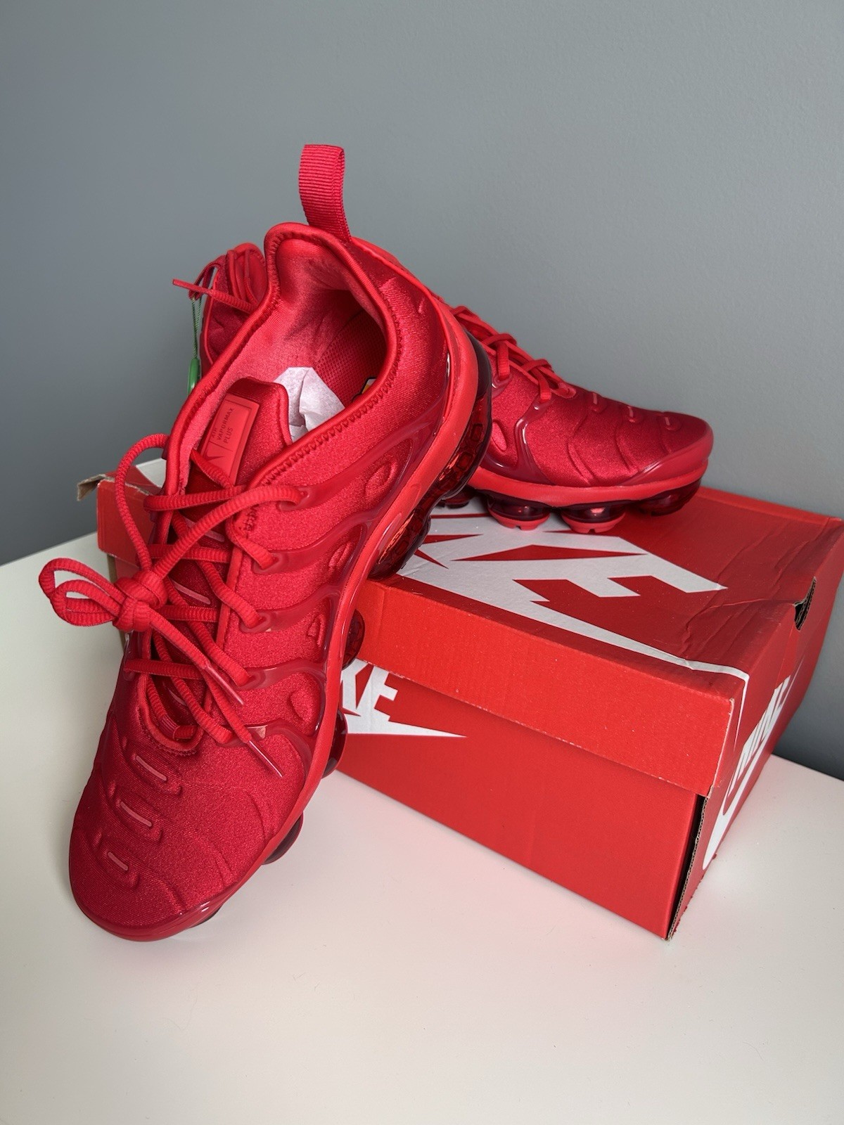 nike vapormax plus red/ size 12 nike vapormax plus red/ size 12