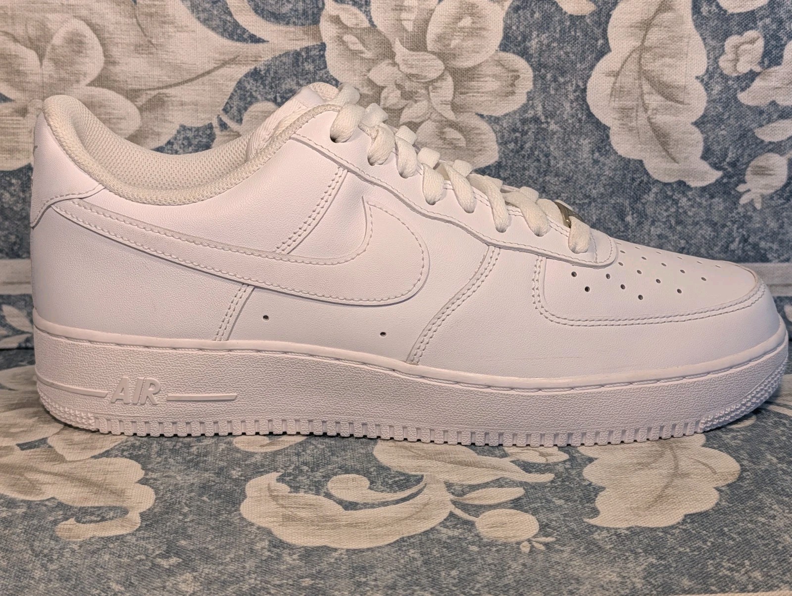 nike air force one '07 triple white size 12 cw2288 111 nike air force one '07 triple white size 12 cw2288 111