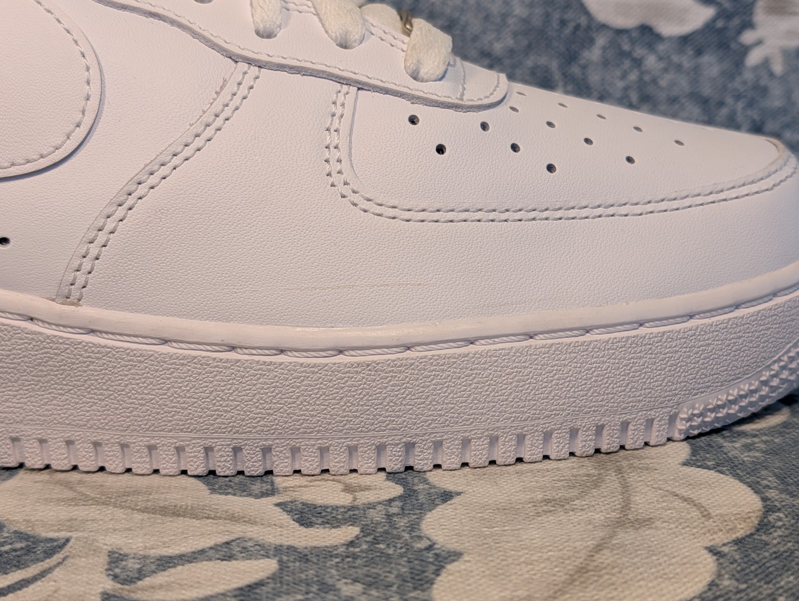 nike air force one '07 triple white size 12 cw2288 111 nike air force one '07 triple white size 12 cw2288 111