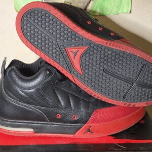 13m jordan air jordan flipsyde flu game low black/red leather basketball sneaker