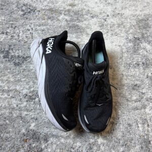 hoka one one clifton 8 mens 9.5 d black white running shoes 1119393 bwht