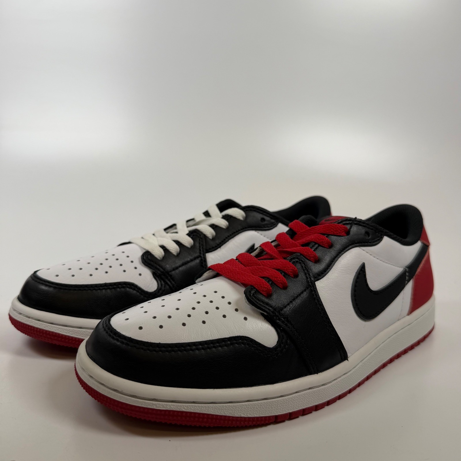 nike air jordan 1 low og black toe 2023 white black red cz0790 106 mens sz 8.5 nike air jordan 1 low og black toe 2023 white black red cz0790 106 mens sz 8.5