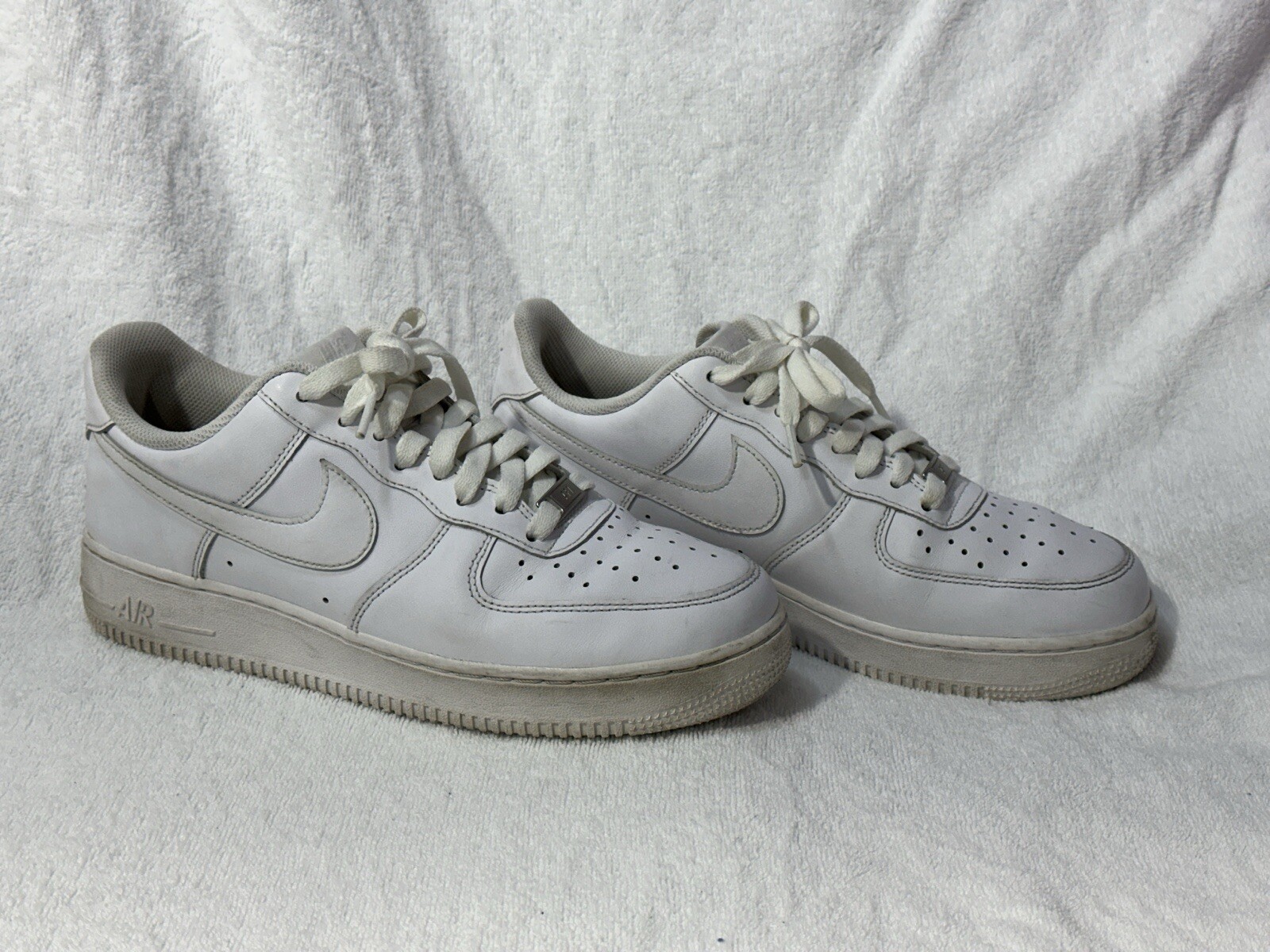 nike air force 1 ‘07 low triple white men sz 8 leather sneaker cw2288 111 nike air force 1 ‘07 low triple white men sz 8 leather sneaker cw2288 111