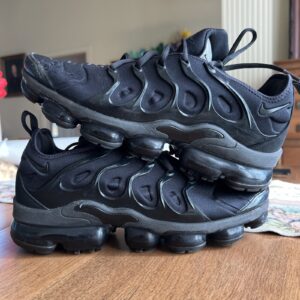 nike air vapormax plus triple black size 9.5 *overall good condition has holes