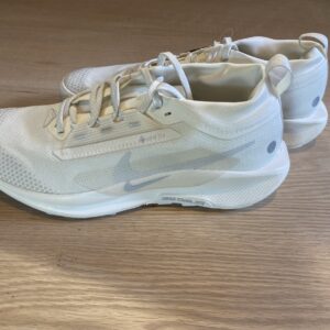 nike pegasus trail 5 gore tex mens size 8.5 / women's size 10 brand new