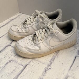 nike air force 1 '07 men’s 7.5 triple white low top leather sneaker cw2288 111