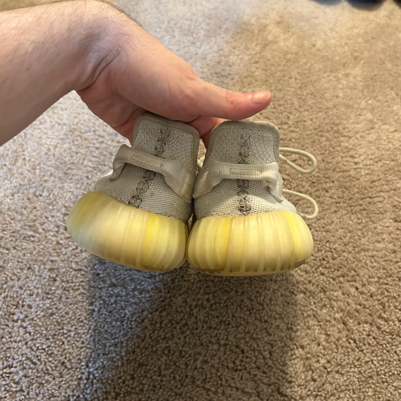 adidas yeezy boost 350 v2 cream white sneakers men’s size 9.5 adidas yeezy boost 350 v2 cream white sneakers men’s size 9.5