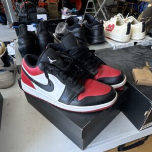 jordan men’s air jordan 1 low top lace up sneakers bred toe 553558 612