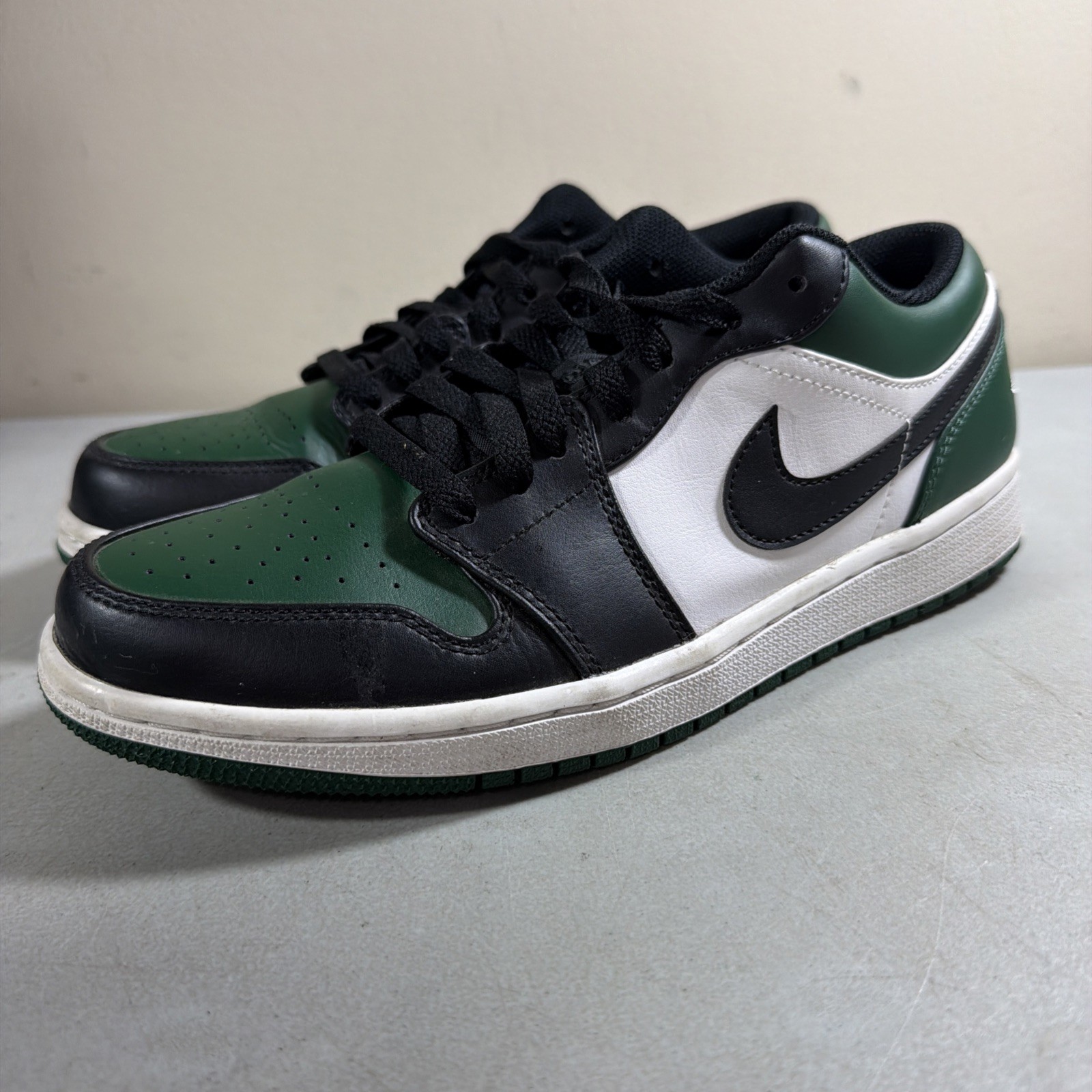 air jordan 1 low green toe – 8.5, good condition air jordan 1 low green toe – 8.5, good condition