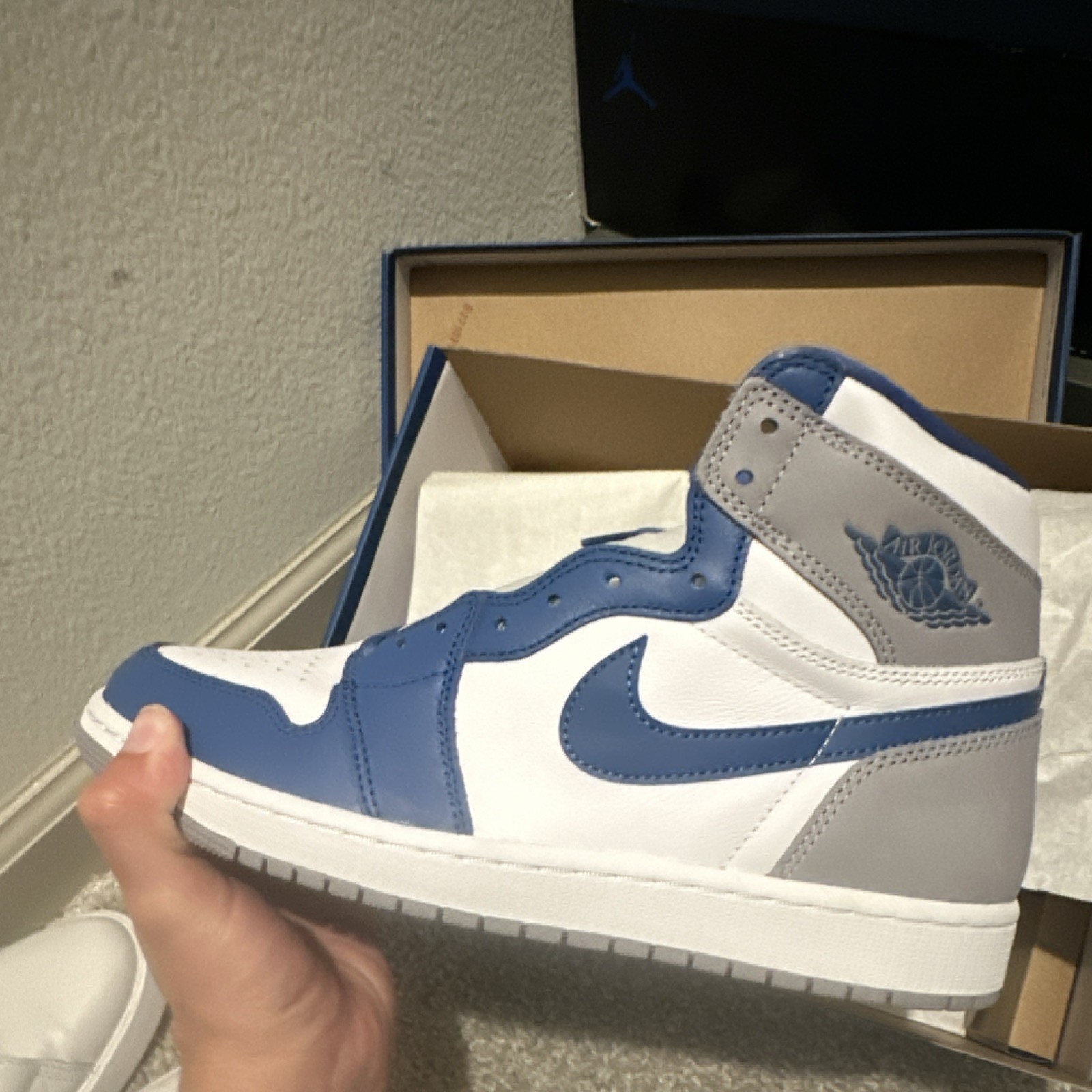 jordan air jordan 1 retro high og true blue white cement grey dz5485 410 jordan air jordan 1 retro high og true blue white cement grey dz5485 410