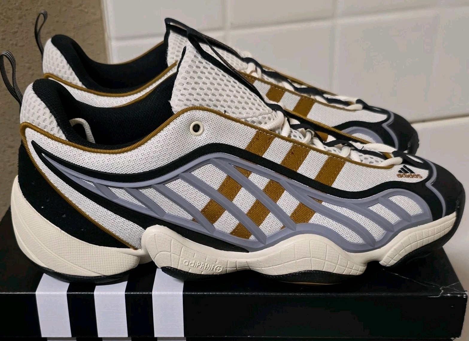 adidas intimidation low white black gold athletic shoes mens 11 new jr8218 adidas intimidation low white black gold athletic shoes mens 11 new jr8218