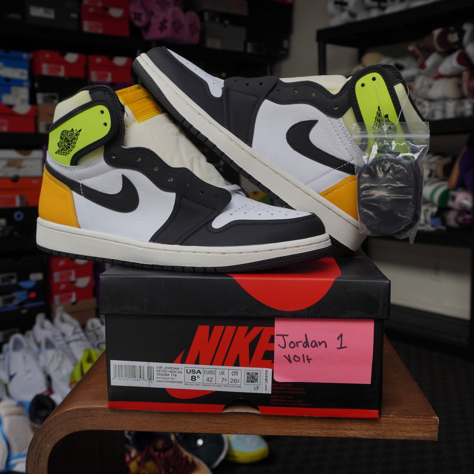 size 8.5m/10w jordan 1 retro high white black volt university gold 555088 118 size 8.5m/10w jordan 1 retro high white black volt university gold 555088 118