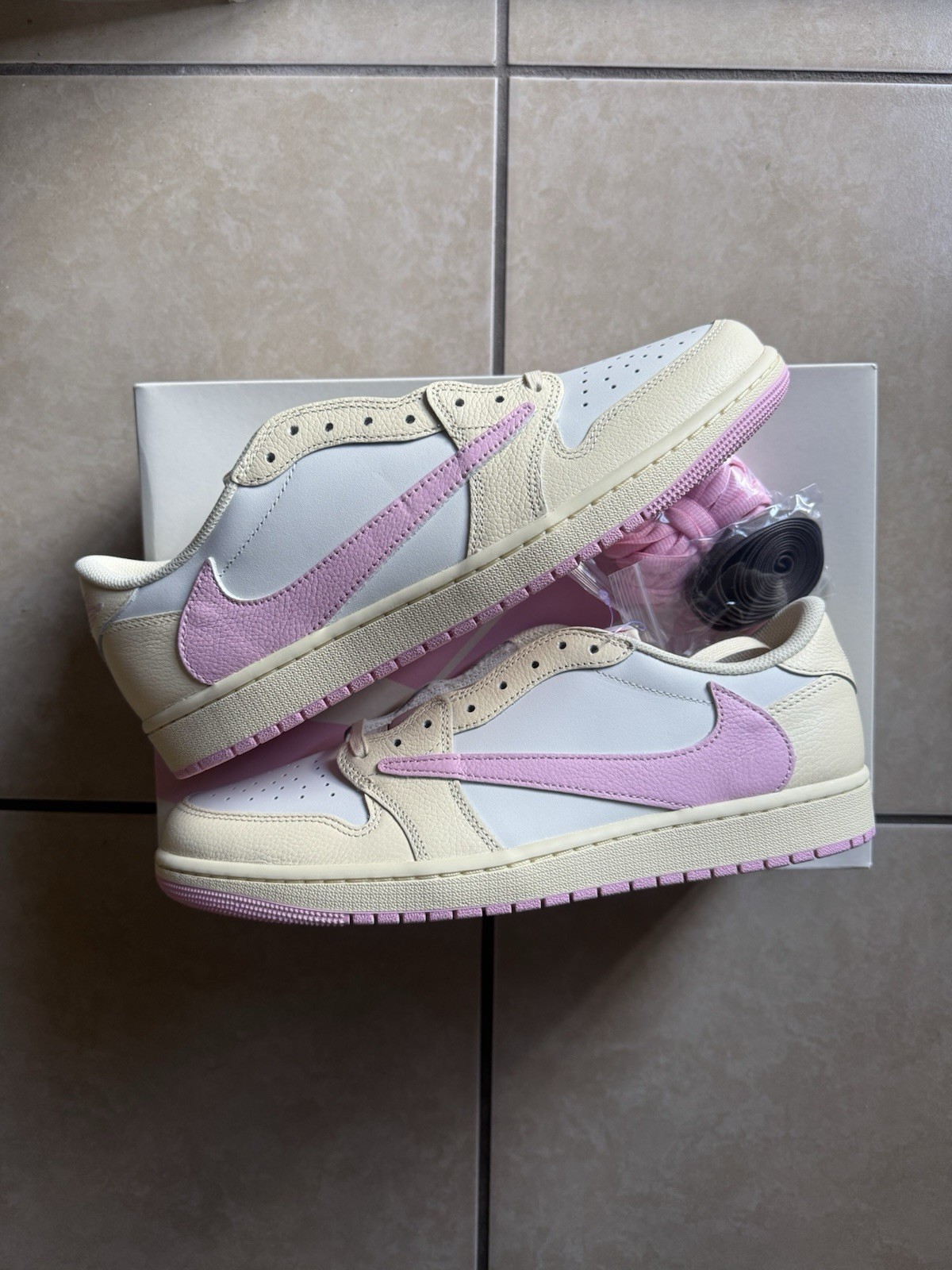 travis scott x air jordan 1 low og sp shy pink iq7604 100 11.5 travis scott x air jordan 1 low og sp shy pink iq7604 100 11.5