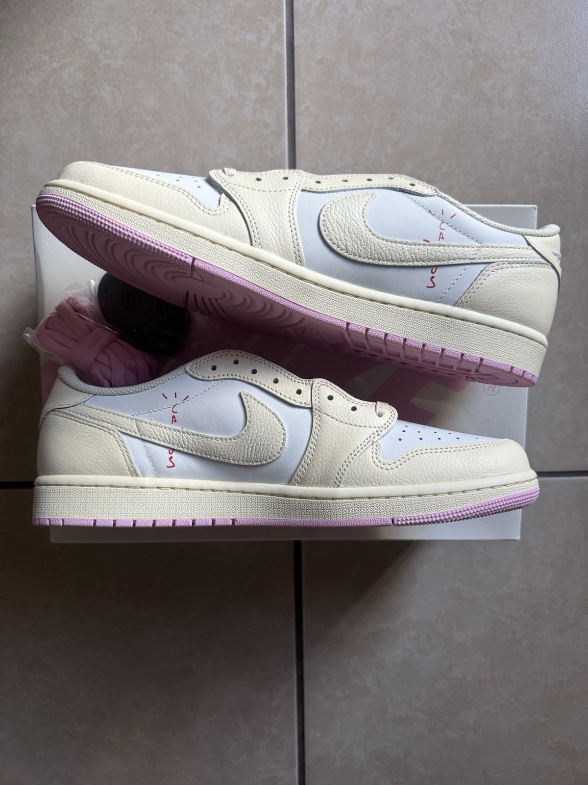 travis scott x air jordan 1 low og sp shy pink iq7604 100 11.5 travis scott x air jordan 1 low og sp shy pink iq7604 100 11.5