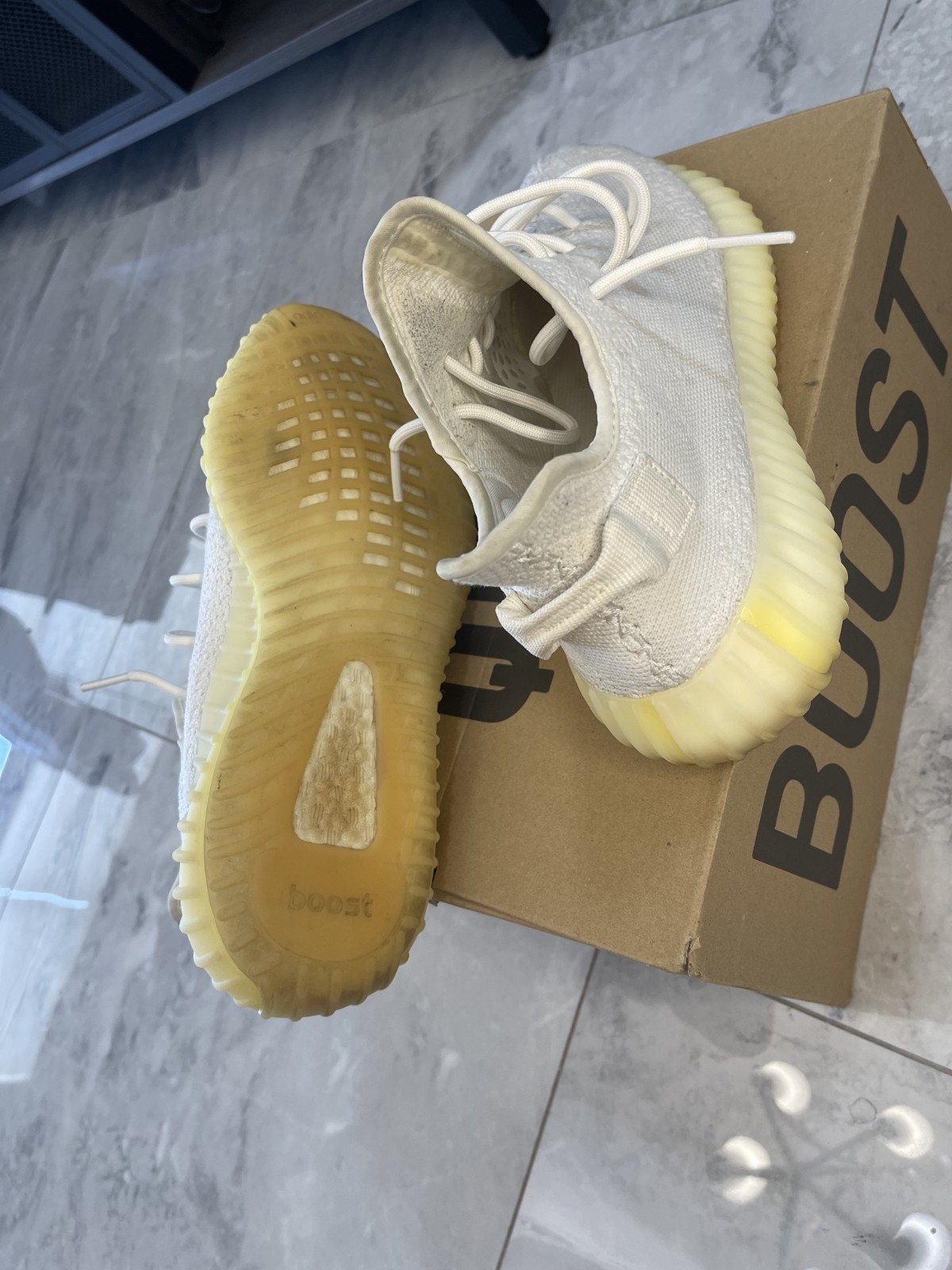 size 9.5 adidas yeezy boost 350 v2 low cream white / triple white size 9.5 adidas yeezy boost 350 v2 low cream white / triple white