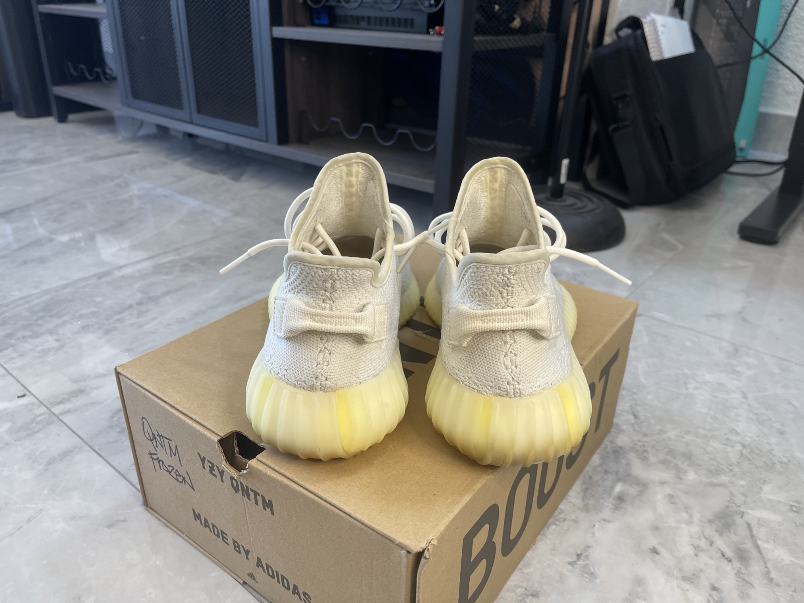 size 9.5 adidas yeezy boost 350 v2 low cream white / triple white size 9.5 adidas yeezy boost 350 v2 low cream white / triple white