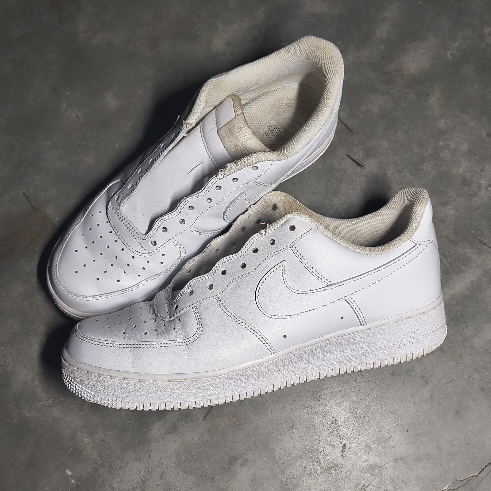 nike air force 1 '07 low top triple white solid sneakers cw2288 111 2020 nike air force 1 '07 low top triple white solid sneakers cw2288 111 2020
