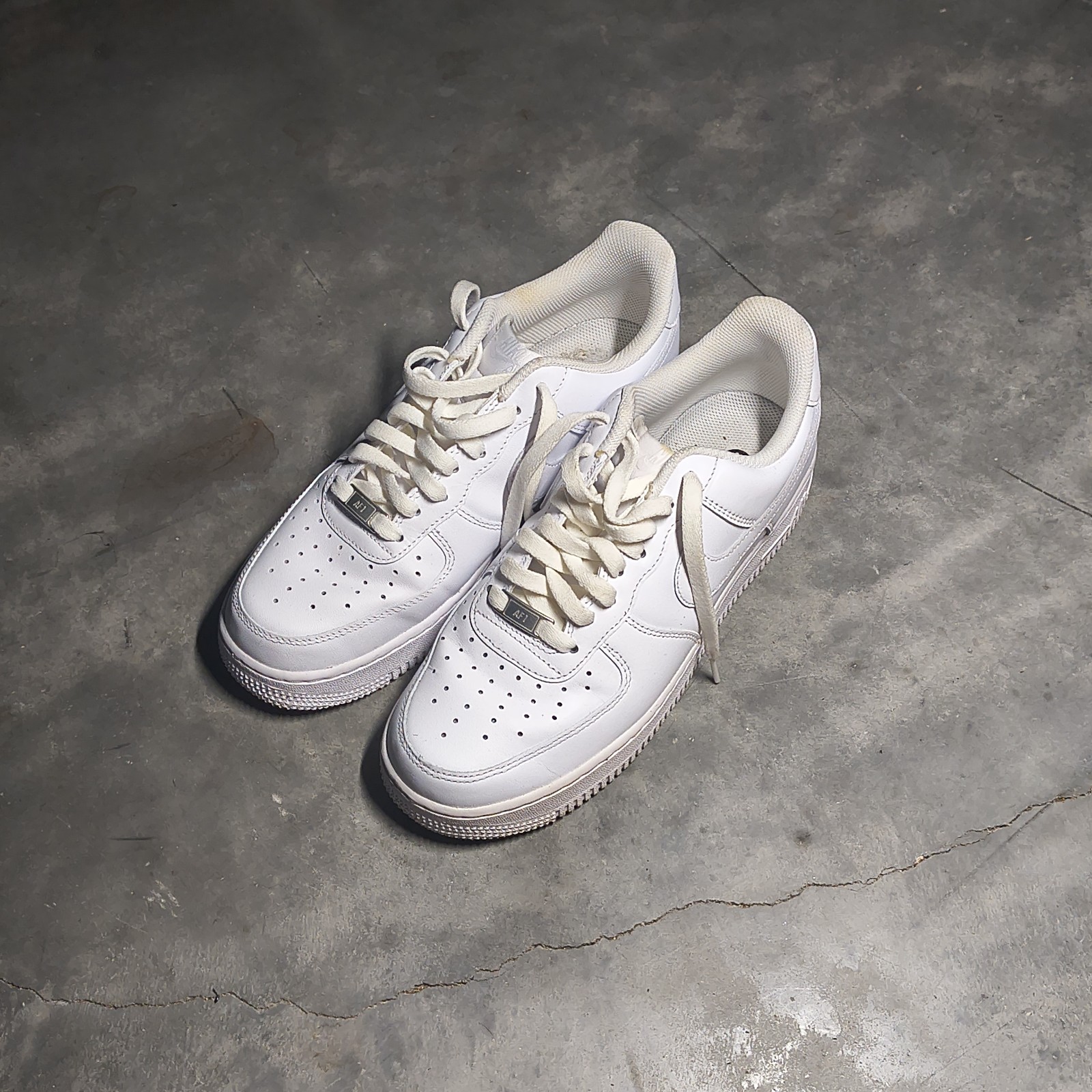 nike air force 1 '07 low leather lace up sneakers triple white cw2288 111 nike air force 1 '07 low leather lace up sneakers triple white cw2288 111
