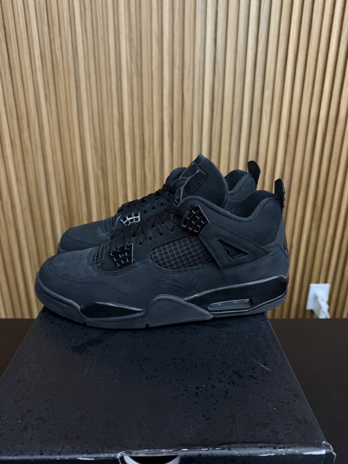 jordan 4 retro black cat (2025) size 10, preowned r jordan 4 retro black cat (2025) size 10, preowned r