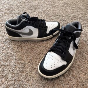 nike air jordan 1 low black/medium grey/white style #553558 040 men’s sz 8.5