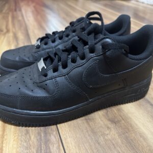 nike air force 1 '07 low triple black leather lace up sneakers size 7 men’s