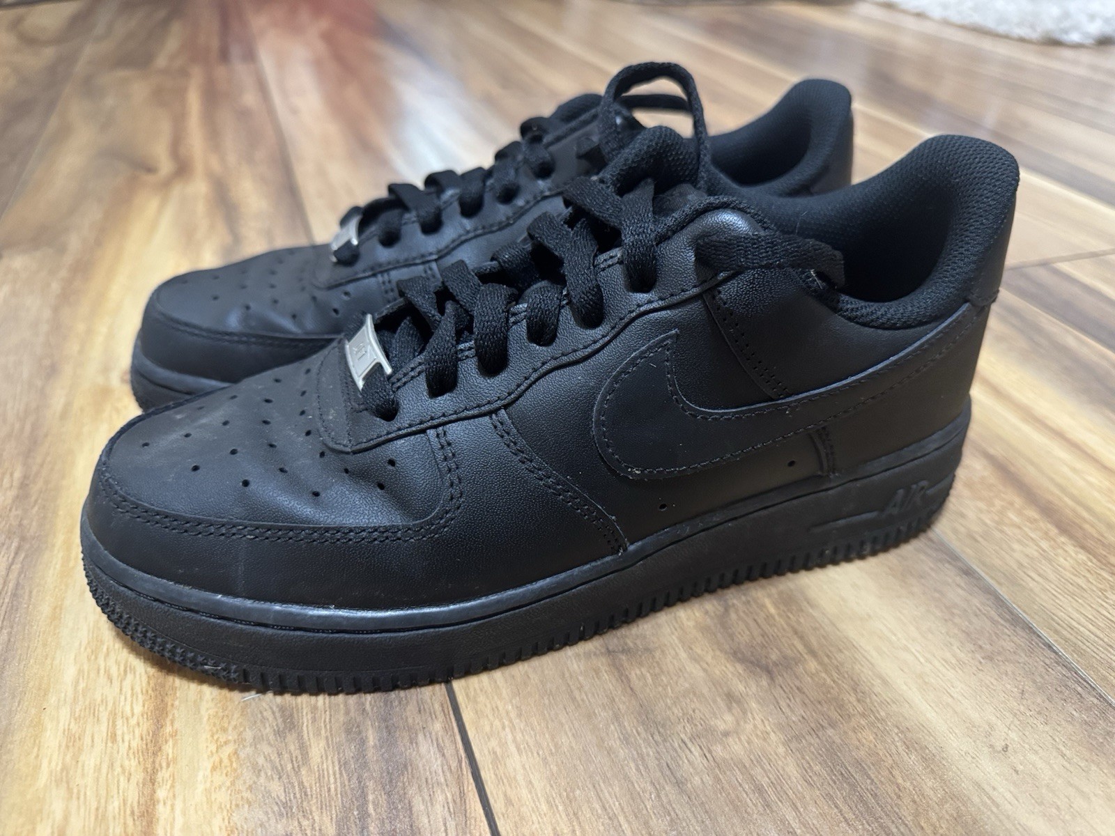 nike air force 1 '07 low triple black leather lace up sneakers size 7 men’s nike air force 1 '07 low triple black leather lace up sneakers size 7 men’s