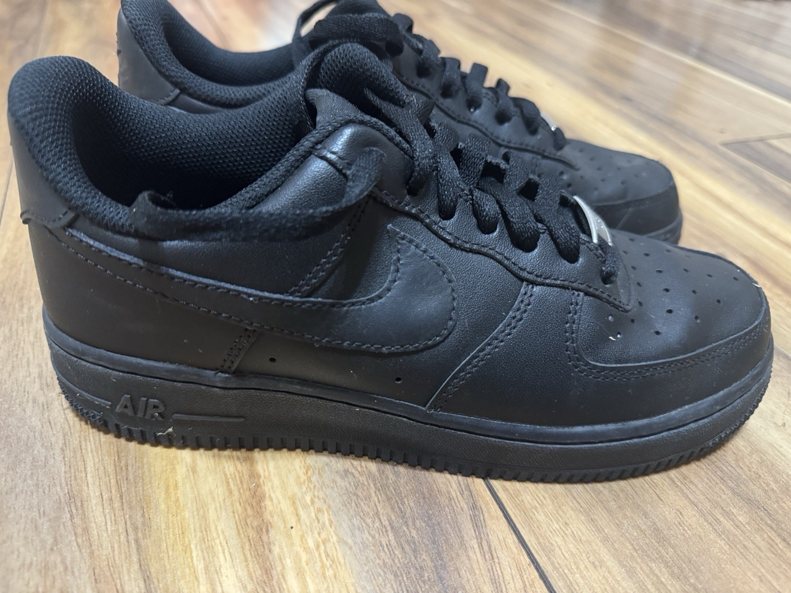 nike air force 1 '07 low triple black leather lace up sneakers size 7 men’s nike air force 1 '07 low triple black leather lace up sneakers size 7 men’s