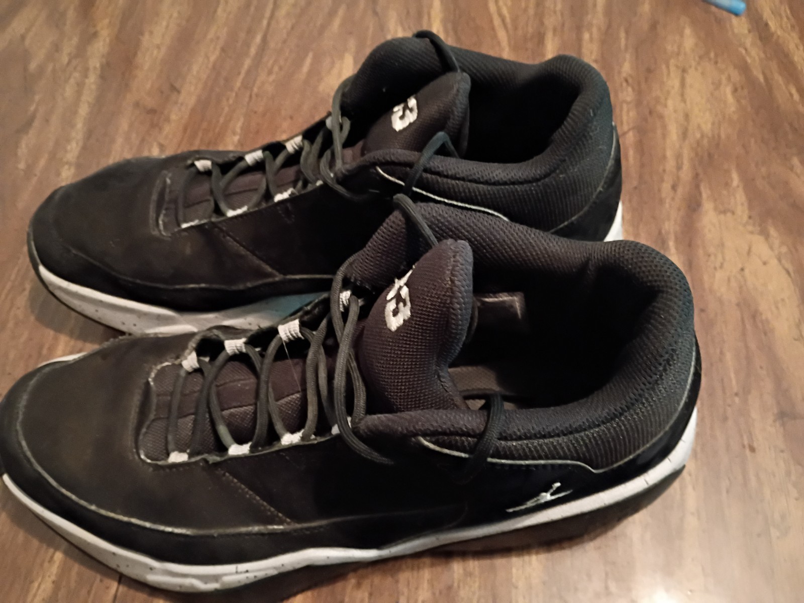 nike jordan max aura 3 black wolf grey sneakers mens size 12 used exc. cond. nike jordan max aura 3 black wolf grey sneakers mens size 12 used exc. cond.