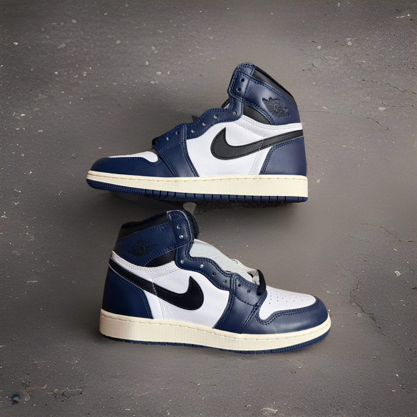 nike air jordan 1 retro high og midnight navy dz5485 401 new w/ box! nike air jordan 1 retro high og midnight navy dz5485 401 new w/ box!