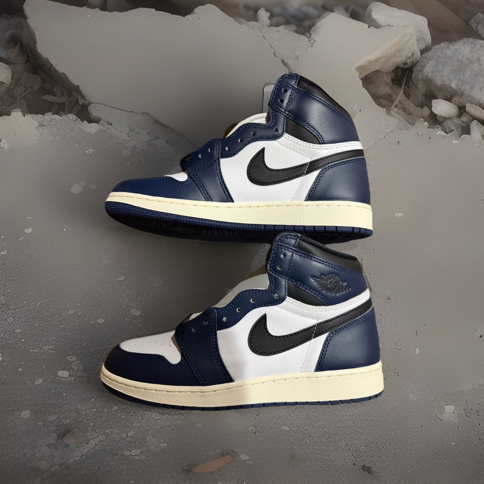 nike air jordan 1 retro high og midnight navy dz5485 401 new w/ box! nike air jordan 1 retro high og midnight navy dz5485 401 new w/ box!