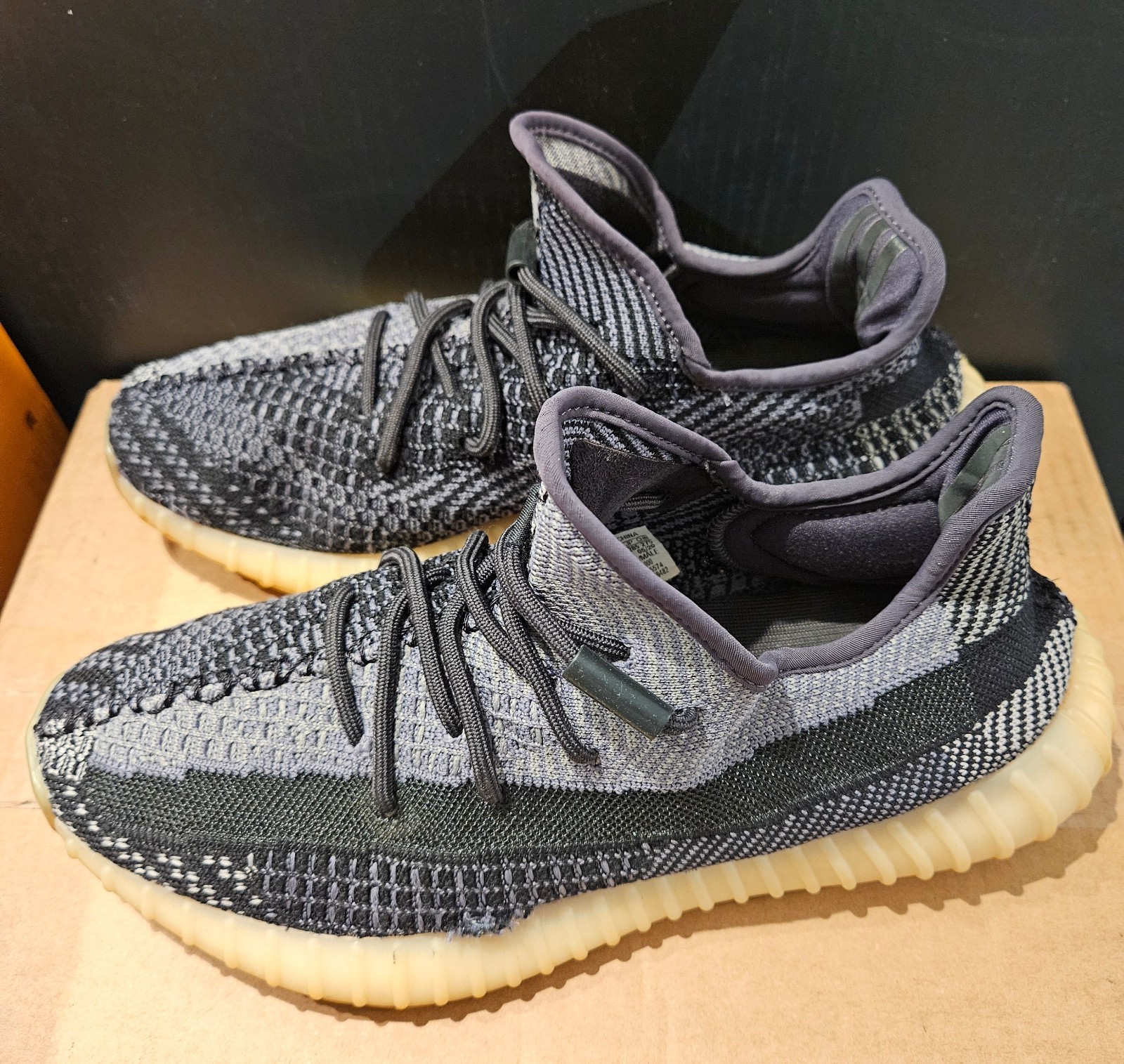 adidas yeezy boost 350 v2 carbon mens size 10.5 fz5000 sneakers black gray adidas yeezy boost 350 v2 carbon mens size 10.5 fz5000 sneakers black gray