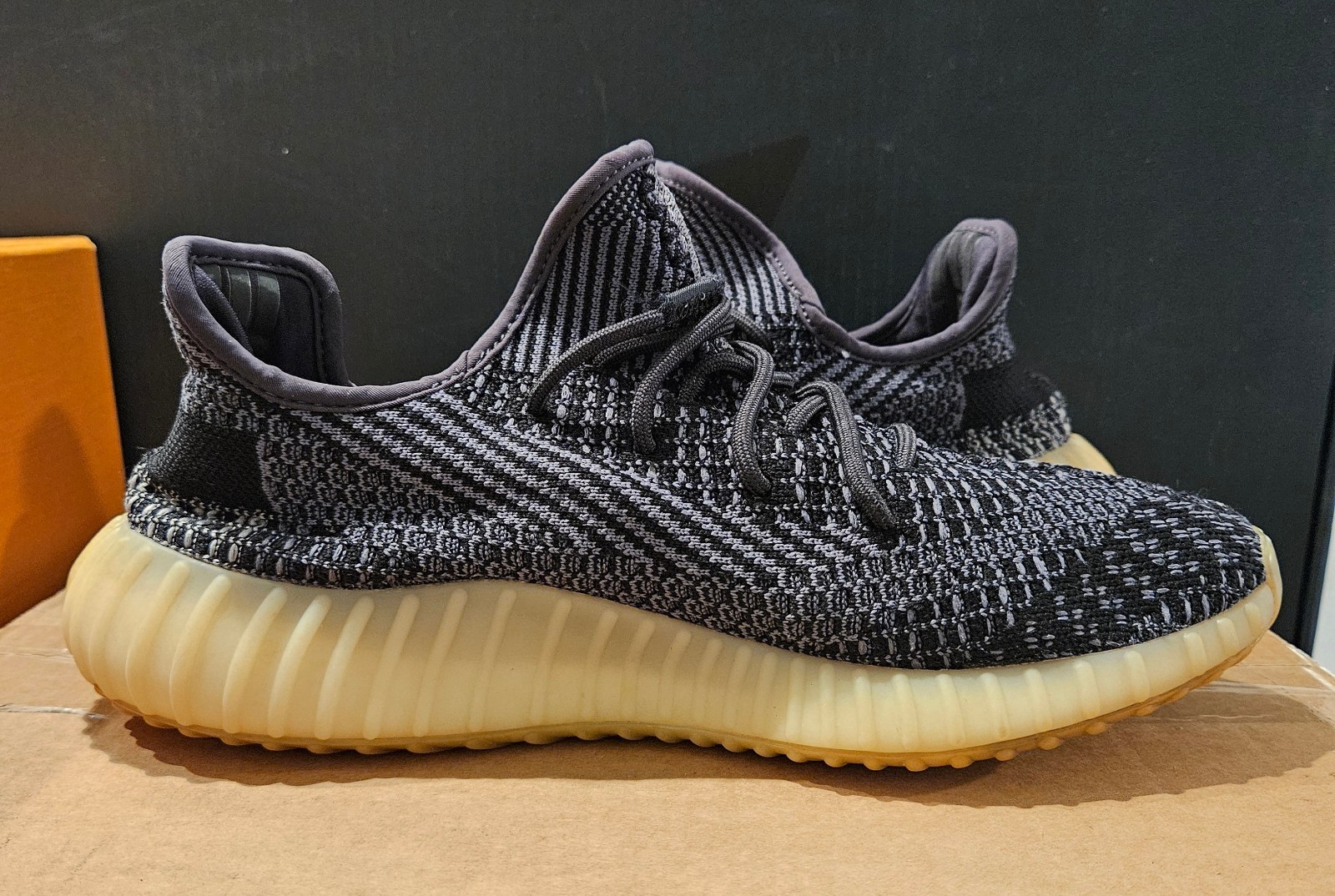 adidas yeezy boost 350 v2 carbon mens size 10.5 fz5000 sneakers black gray adidas yeezy boost 350 v2 carbon mens size 10.5 fz5000 sneakers black gray