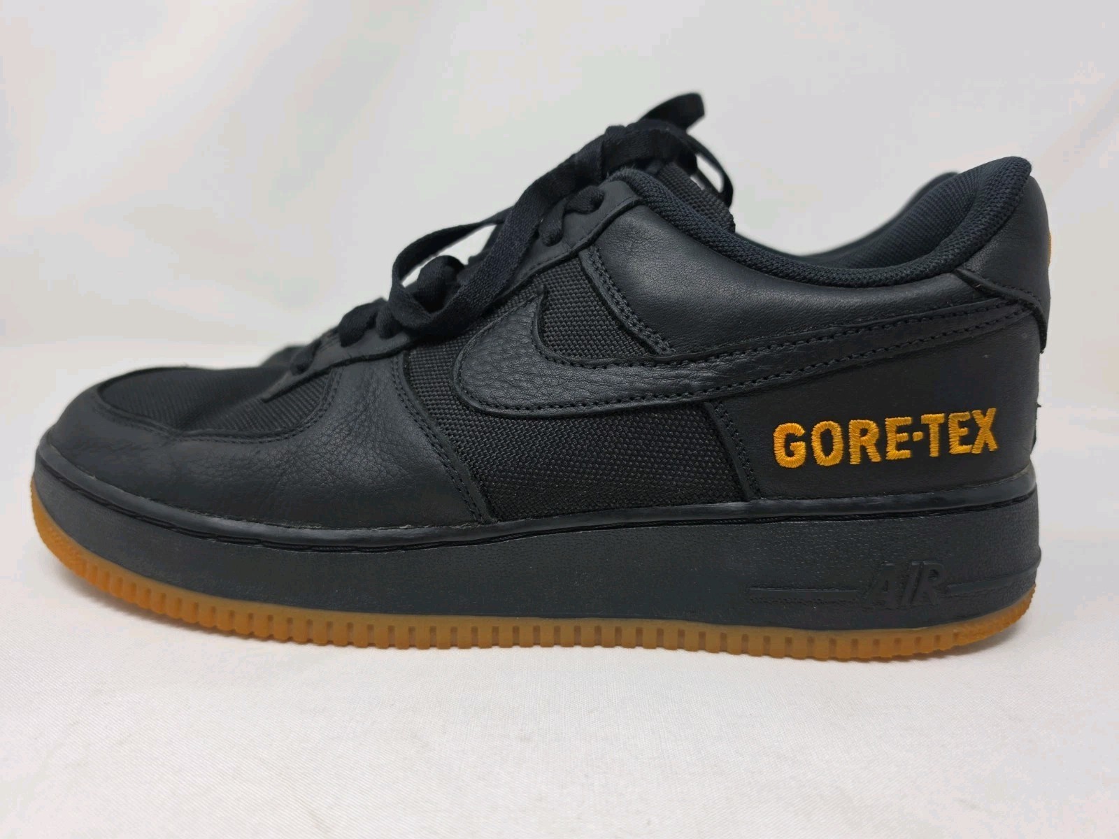 nike air force 1 gore tex gtx low black 10 mens pre owned good condition nike air force 1 gore tex gtx low black 10 mens pre owned good condition