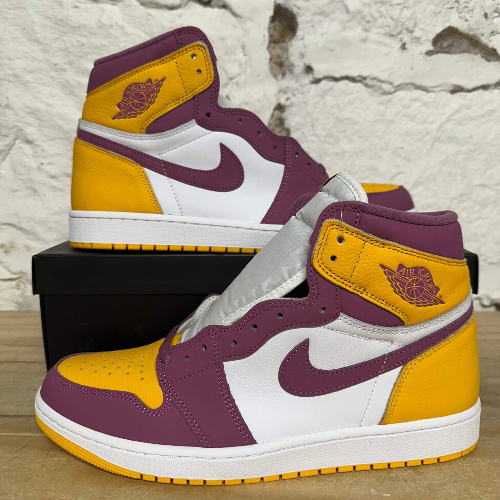 air jordan 1 retro high og 'brotherhood' men's size 12 new sneakers 555088 706 air jordan 1 retro high og 'brotherhood' men's size 12 new sneakers 555088 706