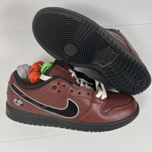 size 8 (brand new)limosine skateboards x nike dunk sb low football