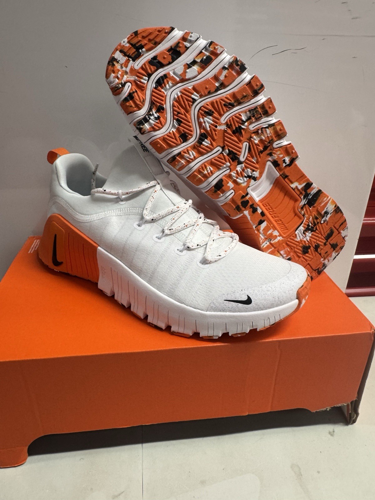nike free metcon 6 white black safety orange training shoes fj7127 106 mens 13 nike free metcon 6 white black safety orange training shoes fj7127 106 mens 13