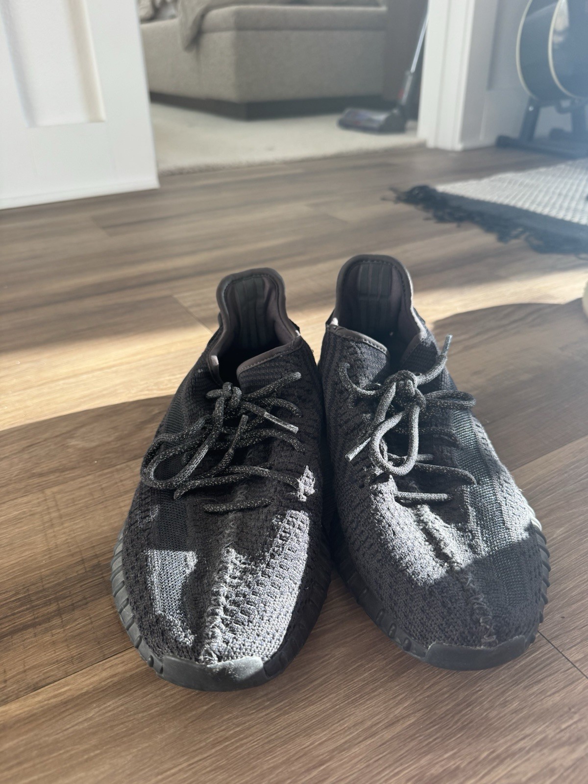 adidas yeezy boost 350 v2 black non reflective fu9006 men’s size 10.5 pre owned adidas yeezy boost 350 v2 black non reflective fu9006 men’s size 10.5 pre owned