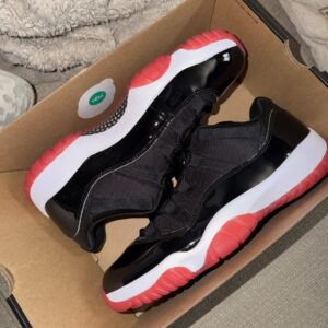 air jordan 11 retro 2025 low bred size 10 ds no lid✅ ships asap