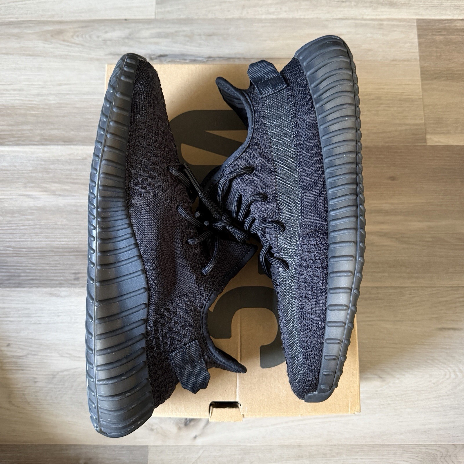 adidas yeezy boost 350 v2 onyx black low top men's size 10 no insoles og box euc adidas yeezy boost 350 v2 onyx black low top men's size 10 no insoles og box euc