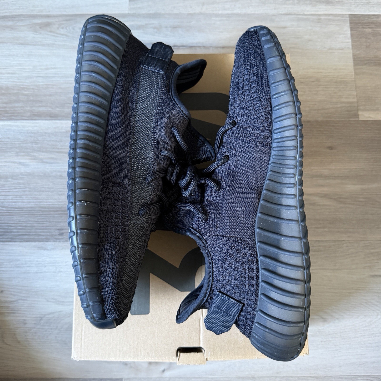 adidas yeezy boost 350 v2 onyx black low top men's size 10 no insoles og box euc adidas yeezy boost 350 v2 onyx black low top men's size 10 no insoles og box euc