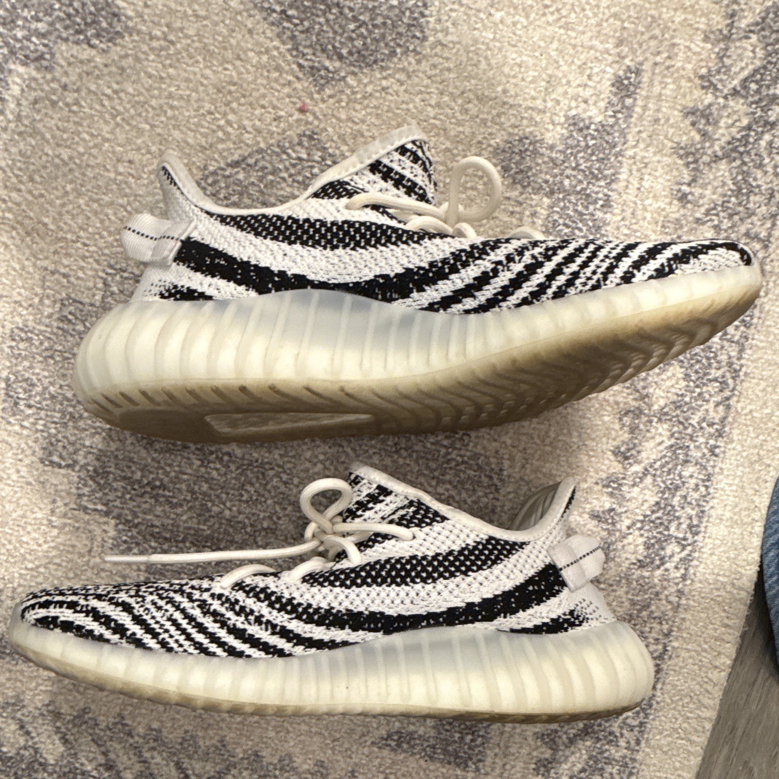 adidas yeezy boost 350 v2 zebra men’s low top lace up sneakers cp9654 adidas yeezy boost 350 v2 zebra men’s low top lace up sneakers cp9654