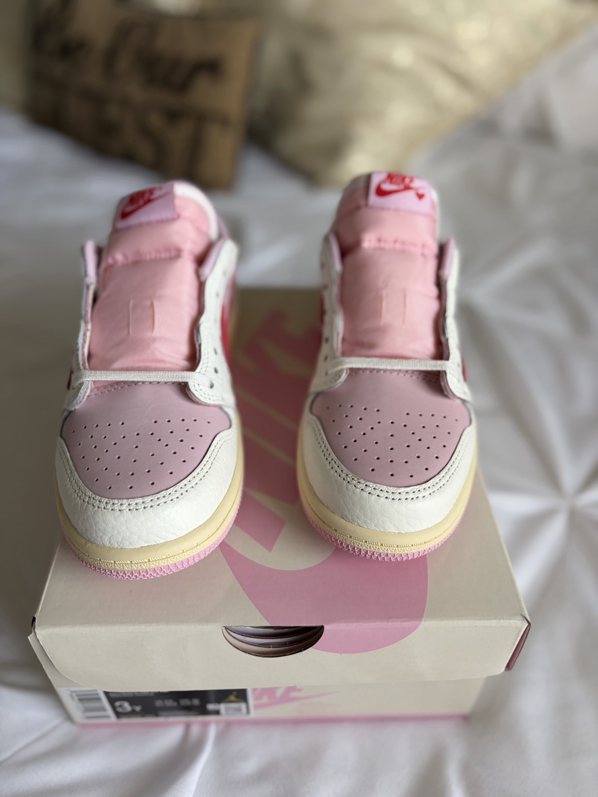 travis scott x air jordan 1 og sp low sail shy pink travis scott x air jordan 1 og sp low sail shy pink