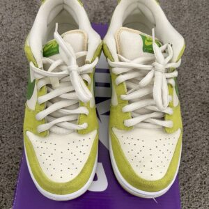 nike sb dunk low green apple size 10 used comes with box