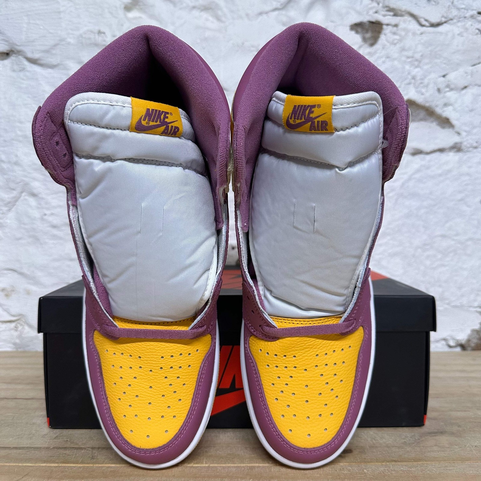 air jordan 1 retro high og 'brotherhood' men's size 12 new sneakers 555088 706 air jordan 1 retro high og 'brotherhood' men's size 12 new sneakers 555088 706