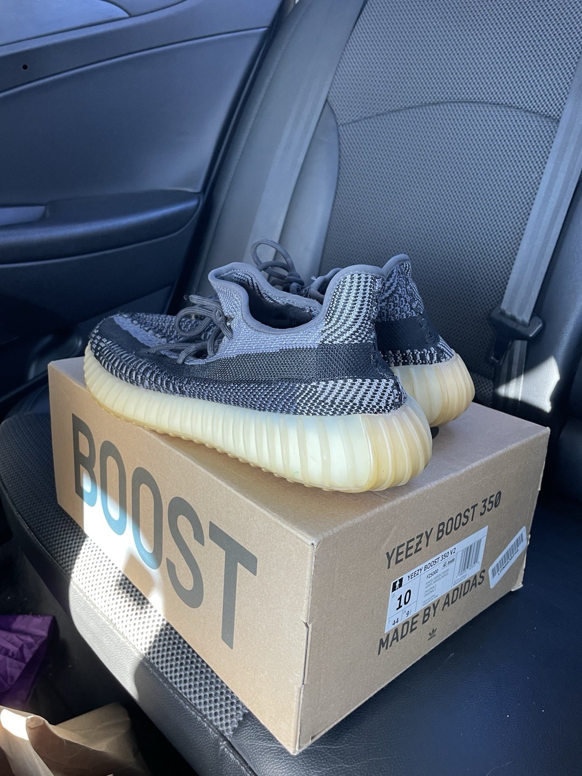 yeezy boost 350 v2 carbon men us 10 right shoe had a hole that was patched. yeezy boost 350 v2 carbon men us 10 right shoe had a hole that was patched.