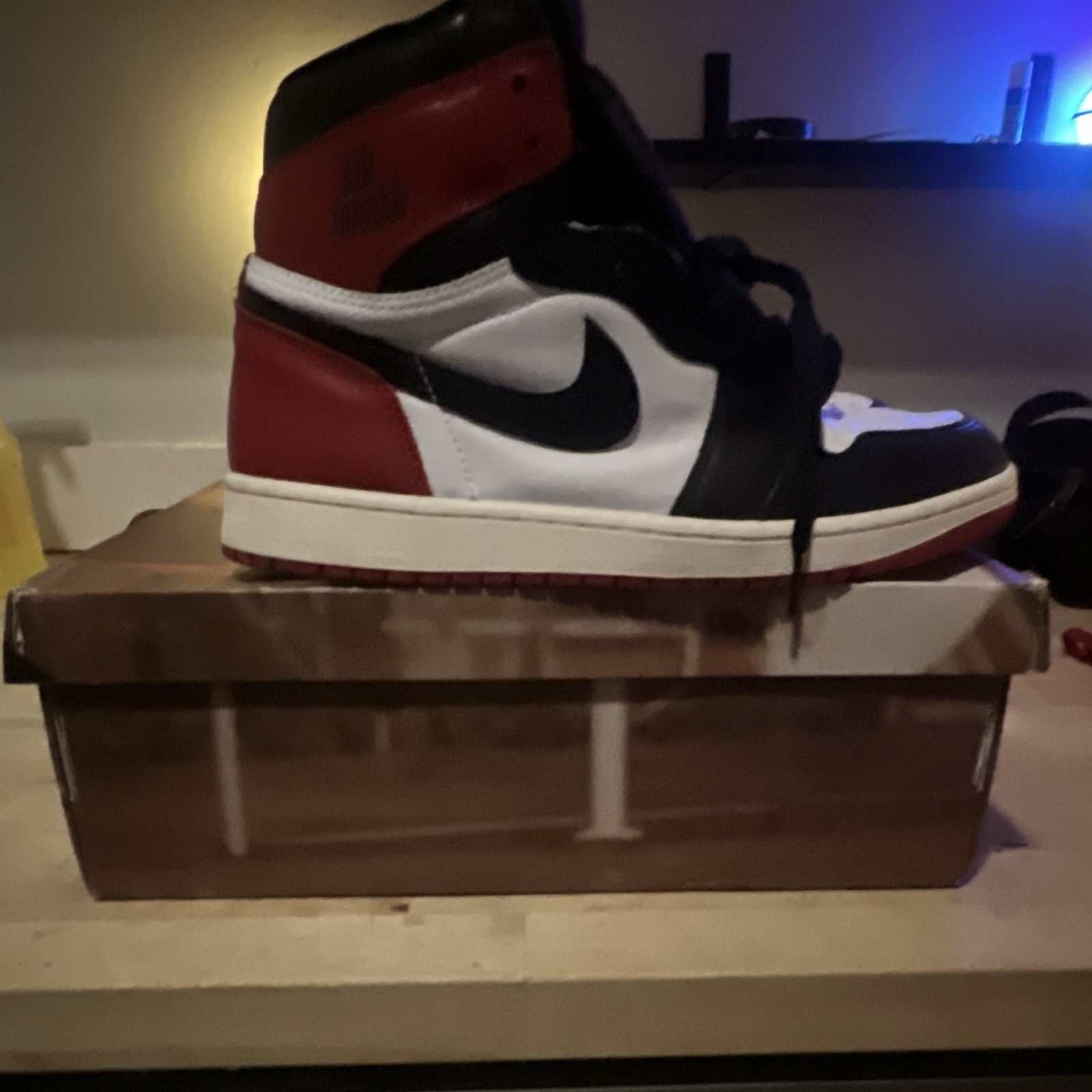 jordan air jordan 1 men’s high top lace up athletic sneakers black/white/red jordan air jordan 1 men’s high top lace up athletic sneakers black/white/red