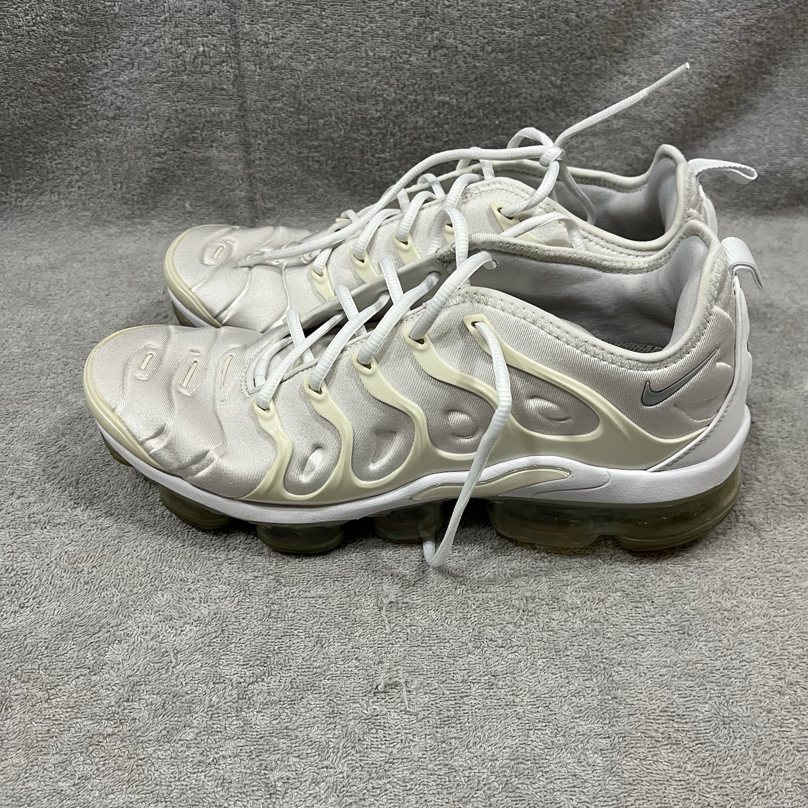 nike air vapormax plus men's size 11.5 white pure platinum shoes 924453 100 nike air vapormax plus men's size 11.5 white pure platinum shoes 924453 100