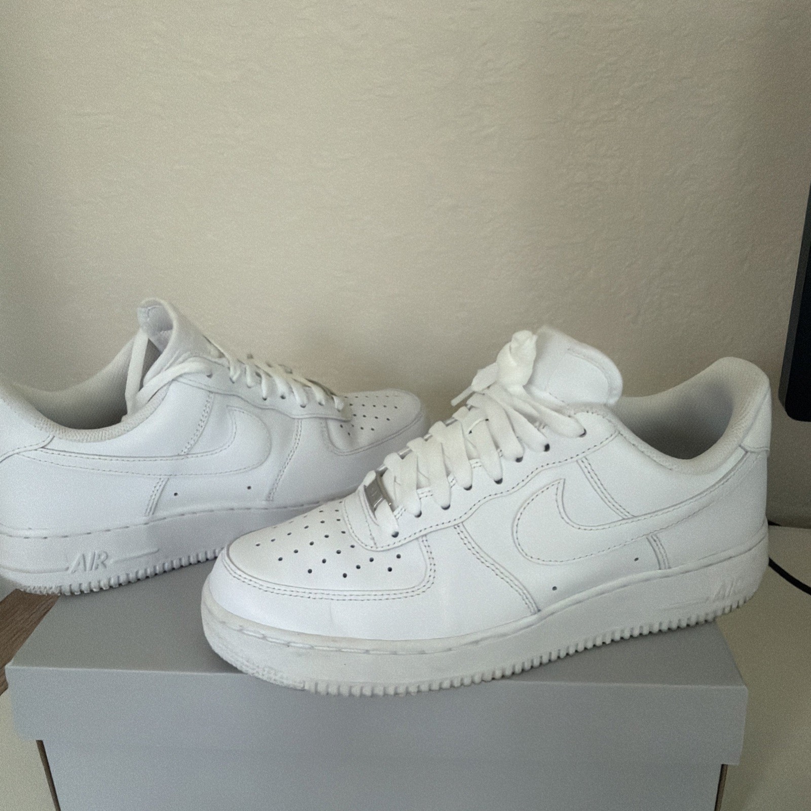 size 9 nike air force 1 low '07 white size 9 nike air force 1 low '07 white