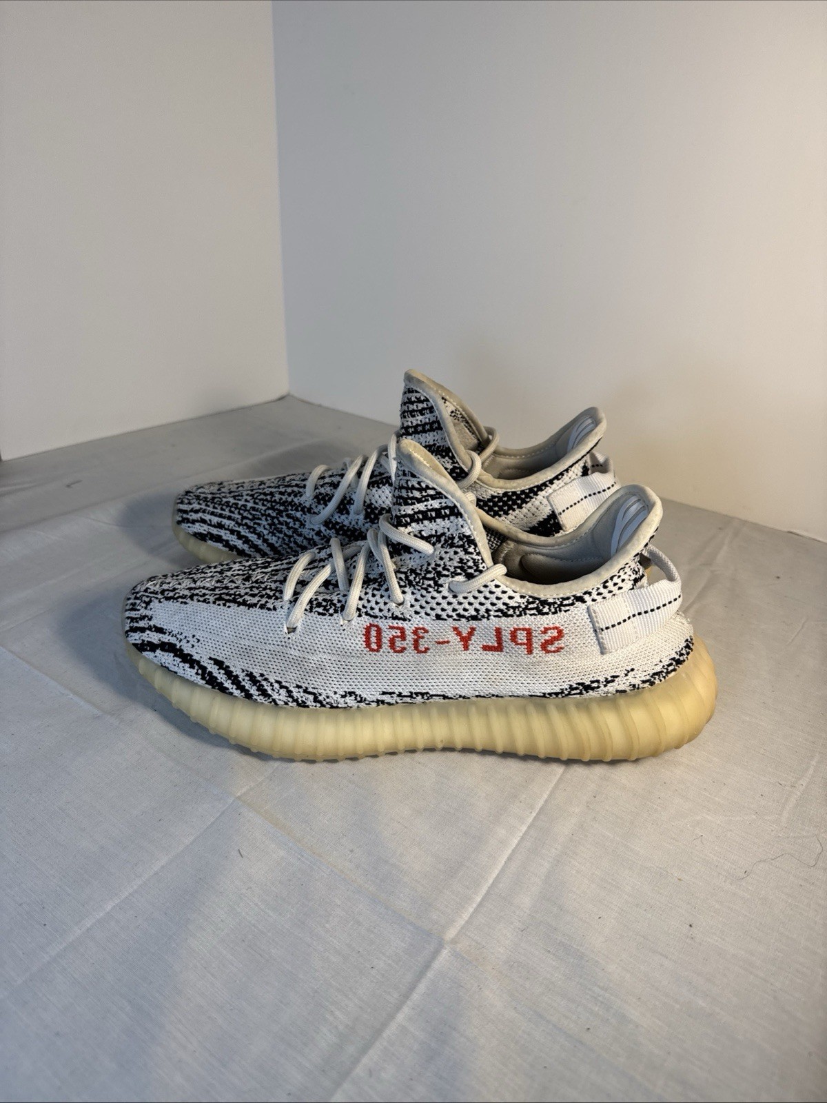 size 9.5 adidas yeezy boost 350 v2 low zebra size 9.5 adidas yeezy boost 350 v2 low zebra